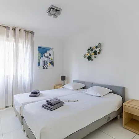 4 Pieces Balcon Proche Martinez A3b130 * Cannes